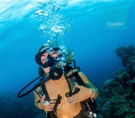 dive scuba girl underwater diving