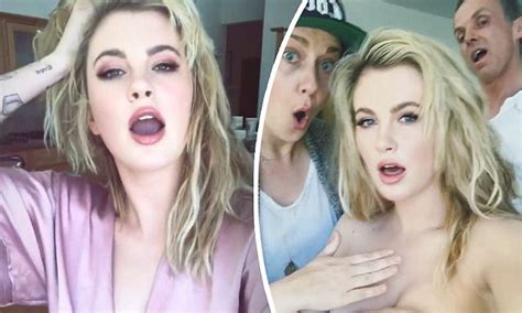 ireland baldwin strips off for saucy naked photoshoot daily mail online