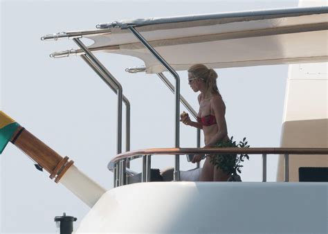 claudia schiffer bikini the fappening 2014 2019 celebrity photo leaks