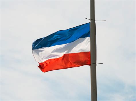blijkbaar  het ook mijn schuld dat die vlag op zn kop moet hangen foto gelderlandernl