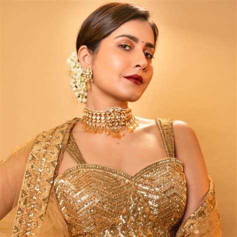 Raashi Khanna In Royal Look