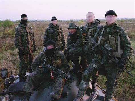 members   russian vdv  guards detached special forces brigade pose   photo atop