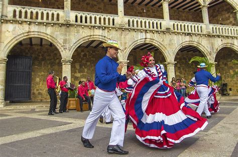 national dominican dance     merengue dominican republic santo domingo