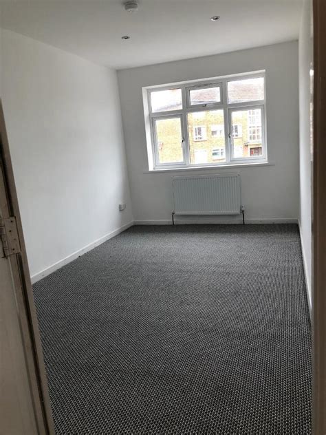 1 bed flat newly refurbished large rooms in wolverhampton west