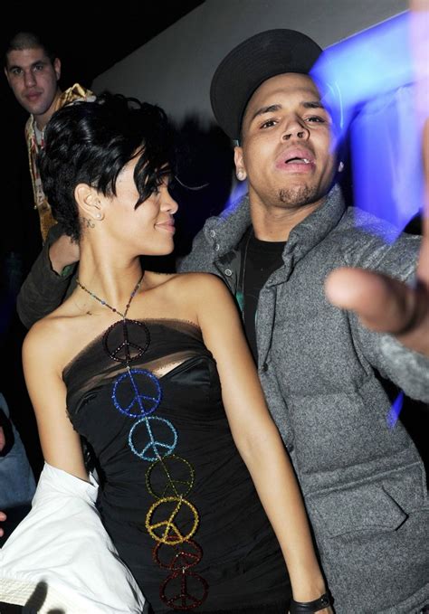 Binside Tv Rihanna Engaged To Chris Brown Flashes Wedding