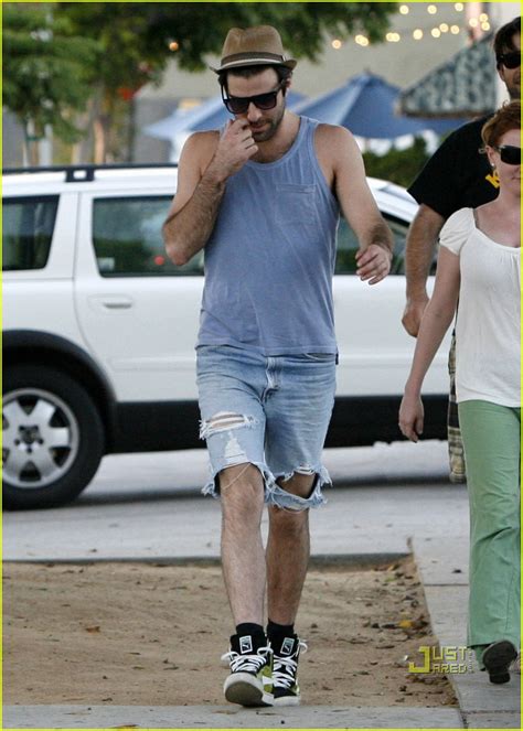 Full Sized Photo Of Zachary Quinto Ripped Jeans 07 Photo 2197891