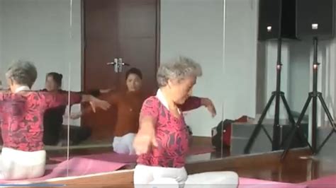 grandma gives free yoga lessons after own success shine news