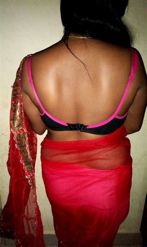 aunty showing back in saree and bra