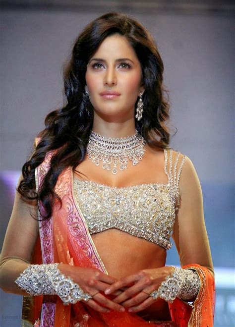 katrina kaif sexiest navel and cleavage show as she walks