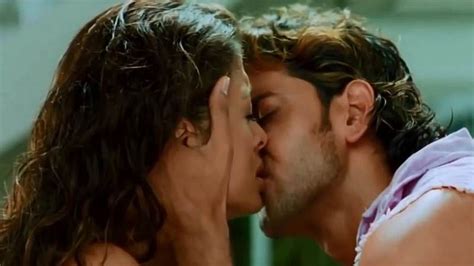 Extremely Hot Kisses Of Bollywood Actresses From Anushka Sharma To