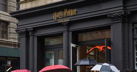 The Biggest Harry Potter Store Opens In New York • L Fe • The