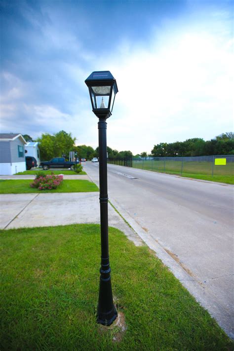 stunning outdoor lamp posts  front yards decor pimphomee