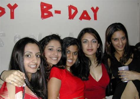 Hot Indian College Girls Hot Desi Indian Girl Show Her