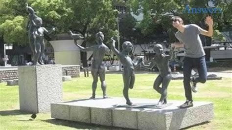 People Who Are Having Way Too Much Fun With Statues Youtube