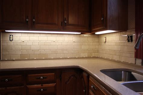 installing  kitchen tile backsplash