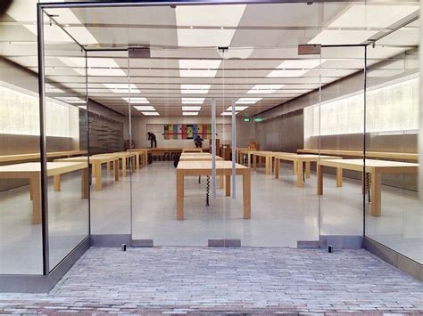 apples  dutch store opens  haarlem  december  mac blog aivanet