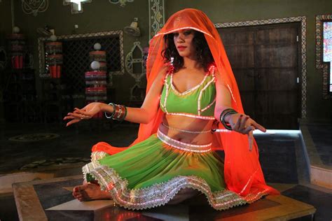 Bollywood Hot Desi Actress Mumaith Khan Navel Show Photos