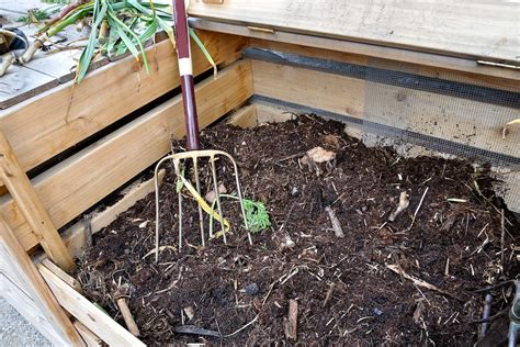 kompost bauen einfach schnell und stabil wurzelwerk