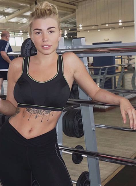 Olivia Buckland Exposes Killer Cleavage As She Strips Off For Gym