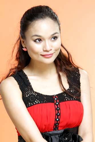 filipinas beauty tv host rakista julia clarete