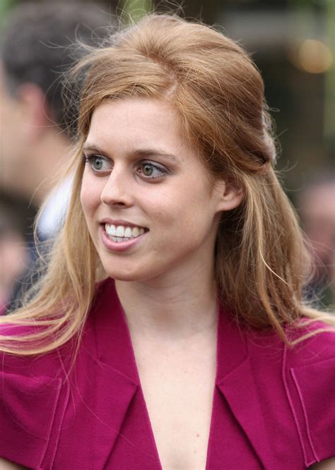 find   facts  princess beatrice  york eyes  friends