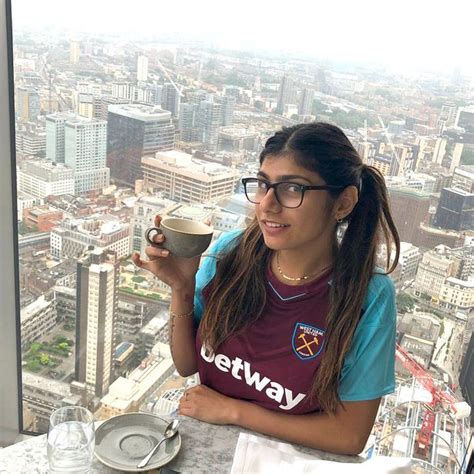 pornhub star mia khalifa reveals which premier league football team she