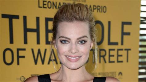 margot robbie opens about awkward sex scene with leonardo dicaprio in wolf of wall street