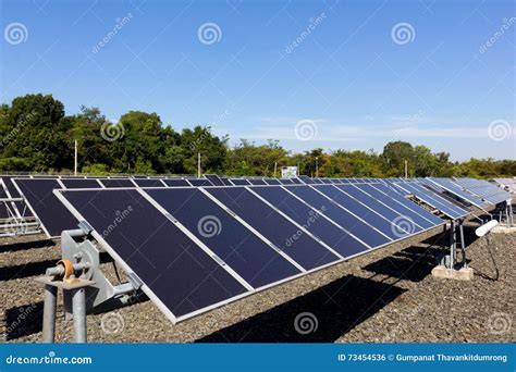 zonnecellen elektrische centrale die vernieuwbare zonne energie gebruiken stock foto image