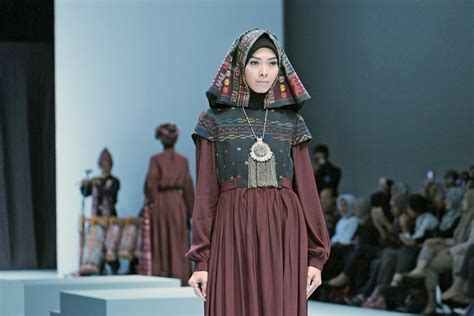 indonesia fashion week aims  celebrate culture art culture