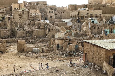 yemeni photographers show  horrors   countrys civil war vice