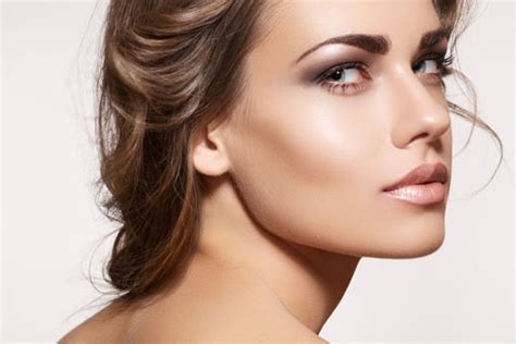apply  highlighter beauty tips makeup guides geniusbeauty