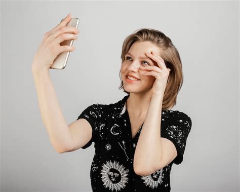 Mulher Tirando Selfie Foto Grátis
