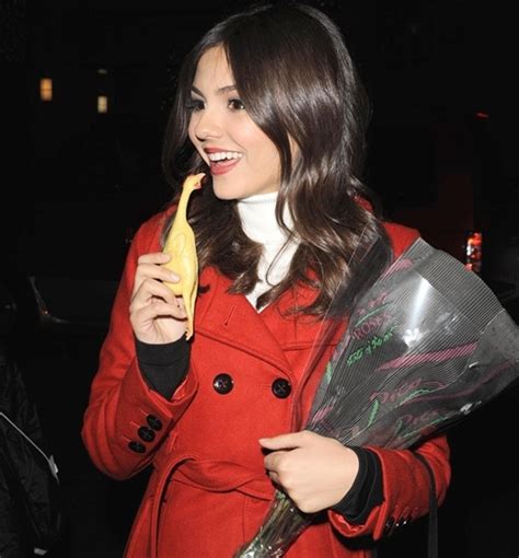 victoria justice caught choking the chicken
