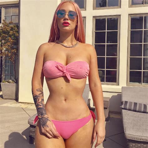 iggy azalea flaunts bikini body in new pic fans go nuts over her tiny waist hollywood life