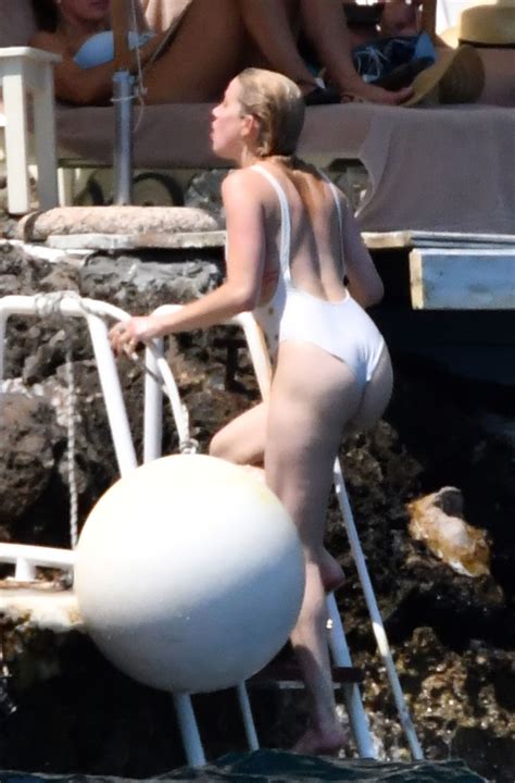 amber heard showed tits in revealing bikini at amalfi