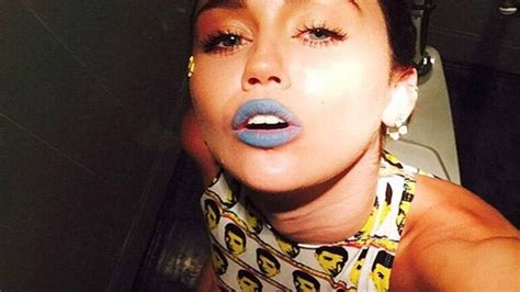 Miley Cyrus Takes Selfie In Drake Print Outfit While Peeing Lifestyle