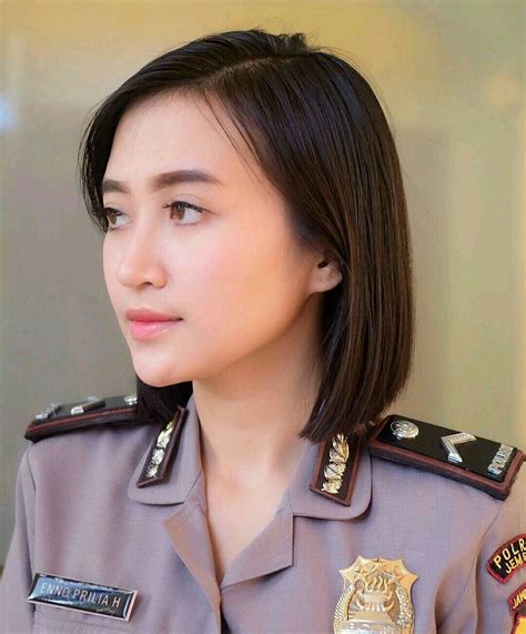 pin oleh andy ahdiyan di polwan and tni cantik di 2019 wanita terseksi wanita dan polisi