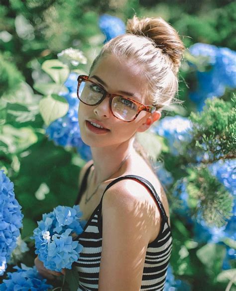 Pin By Er On Marina Laswick Can Wearing Glasses Girls With Glasses