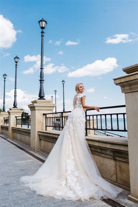 robe de mariée fleurs en 3d oksana mukha paris