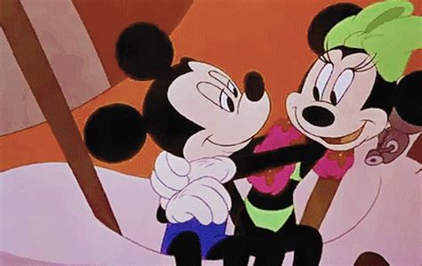 Walt Disney S Mickey Mouse And Minnie Mouse Walt