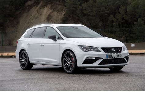 seat leon st cupra  drive lux review review seat leon st  cupra simply motor  seat