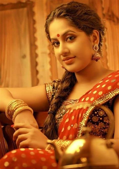 Malayalam Actress Jyothi Krishna Hot In Saree Veethi