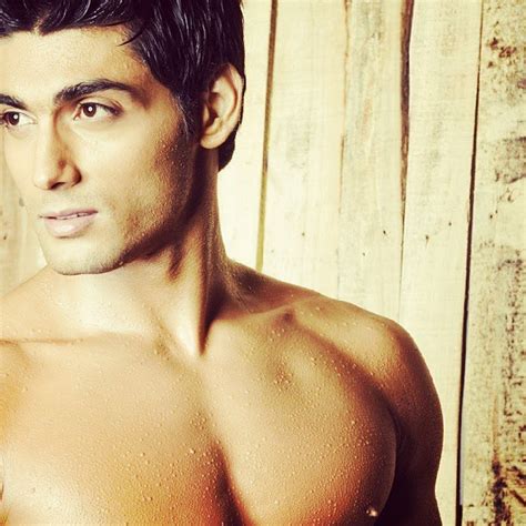 Hot Body Shirtless Indian Bollywood Model And Actor Ruslan Mumtaz