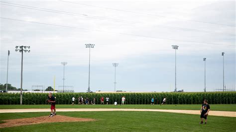 major league baseball date teams set   field  dreams game