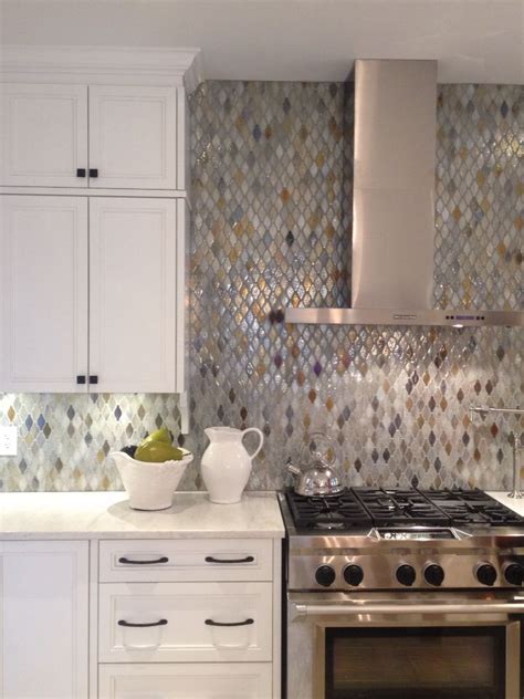 beautiful backsplash with copper coloured tiles