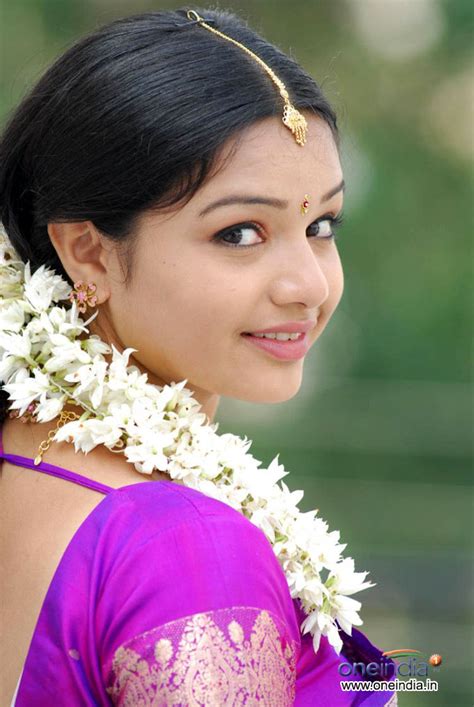 telugu actress yamini latest cute pictures all about jobs tollywood news movie and actress