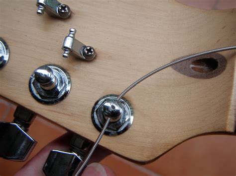 stringing   stringing  guitar diy strat   guitar