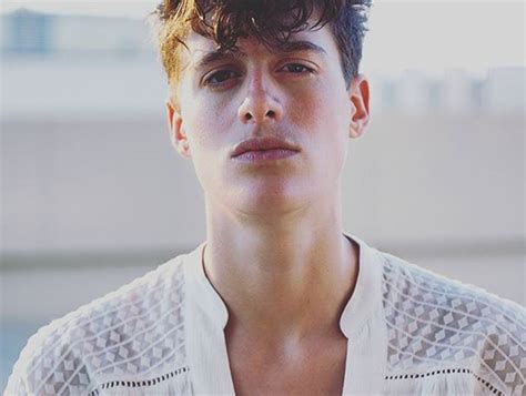 watch androgynous model rain dove on why gender doesn t exist thefashionspot