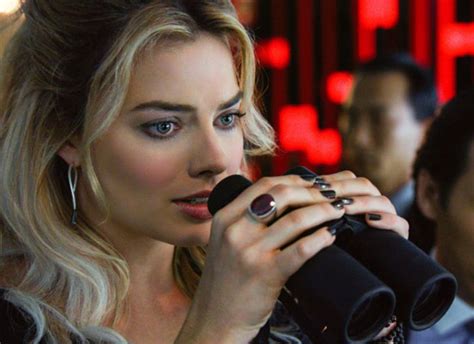 focus film review incandescently sexy margot steals caper movie from under smug will s nose