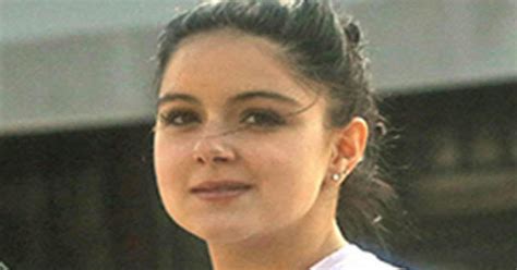 Ariel Winter Flashes Nipples As Sinfully Slashed Top Gives Way To Pop